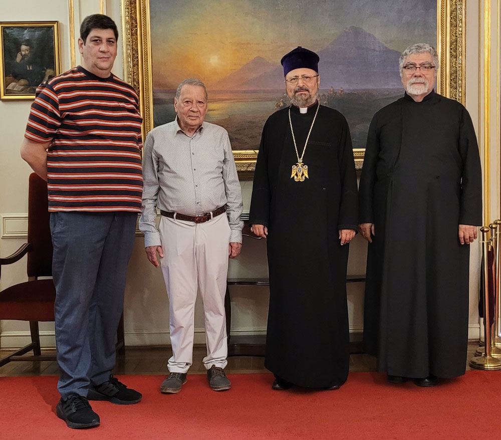 Գումգաբուի մէջ խմբանկար (Լուսանկարը՝ Պատրիարքարանէն)