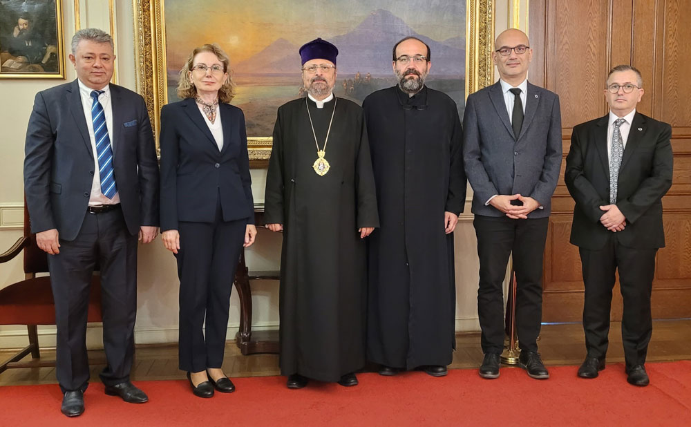 Գումգաբուի մէջ խմբանկար (Լուսանկարը՝ Պատրիարքարանէն)