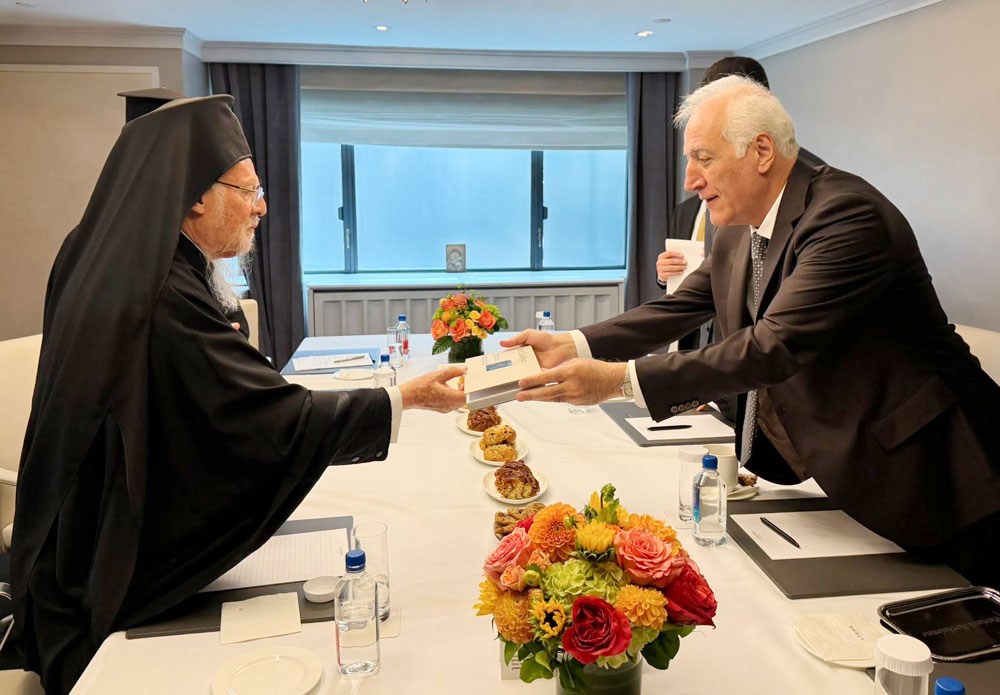 Ուղղափառաց Տ.Տ. Պարթոլոմէոս Ա. Տիեզերական Պատրիարքը եւ Վահագն Խաչատուրեան