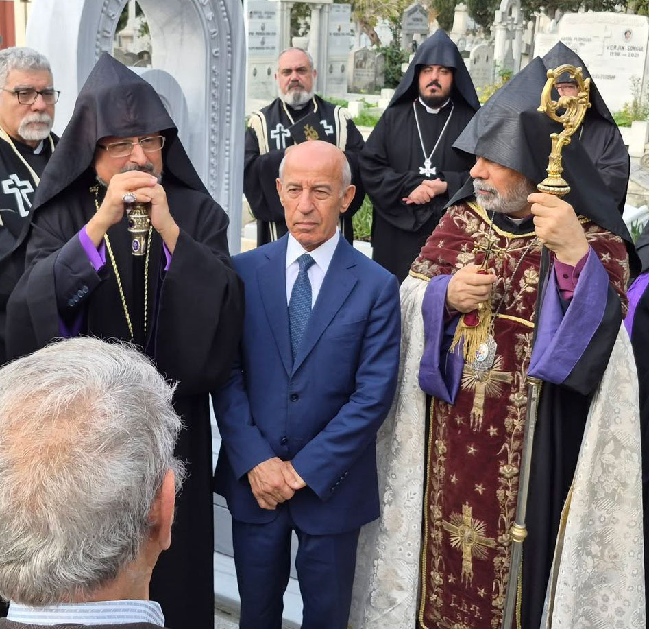 Վազգէն Պարըն Պատրիարք Հօր եւ Սերովբէ սրբազանին հետ