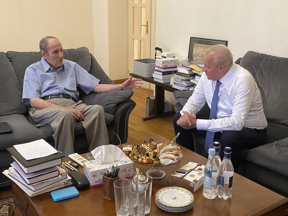 Նախագահը եւ դեսպանը