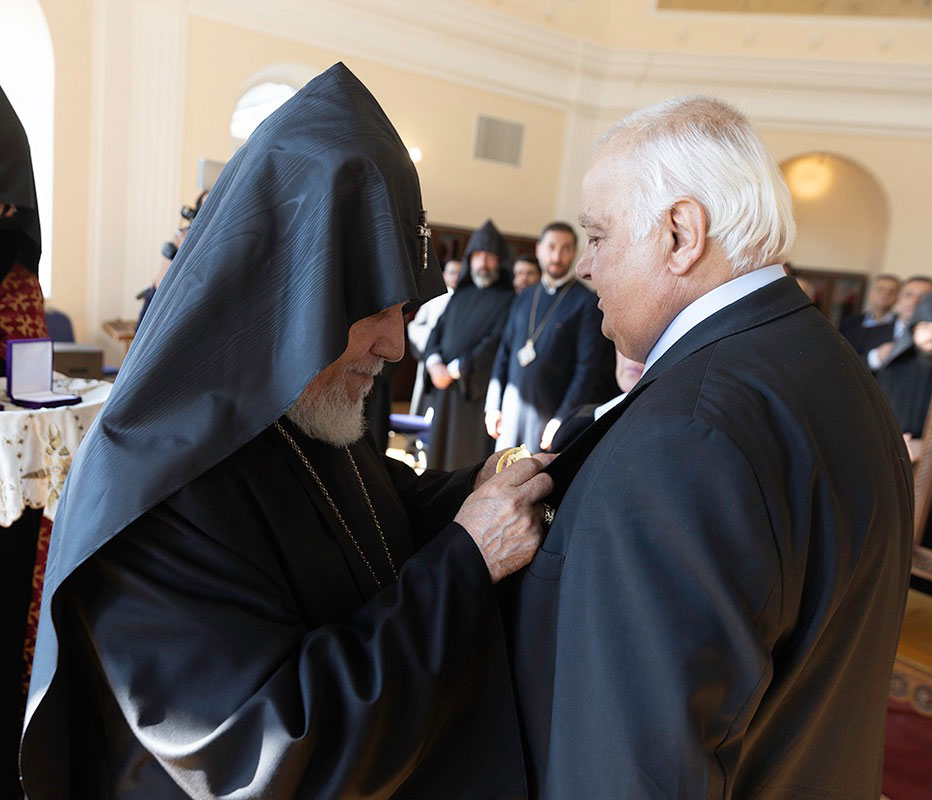 Վեհափառ Հայրապետը եւ Յակոբ Աւագեան