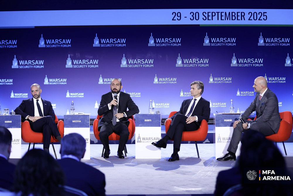 Արարատ Միրզոյեան Վարշաւիոյ մէջ ելոյթի ընթացքին