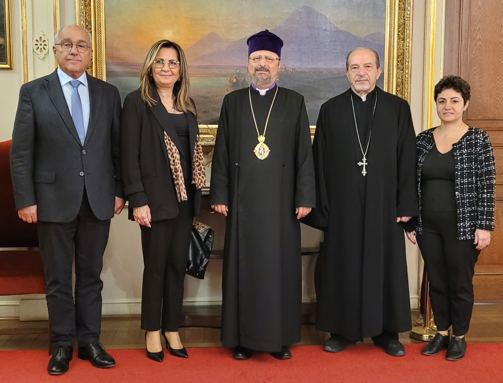 Օրթագիւղի վարիչներուն հետ (Լուսանկարը՝ Պատրիարքարանէն)