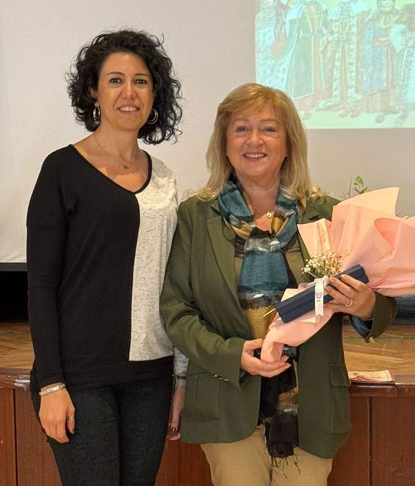 Մարալ Էօզտաղ եւ Ճուլիա Մութլու (Լուսանկարը՝ դպրոցէն)