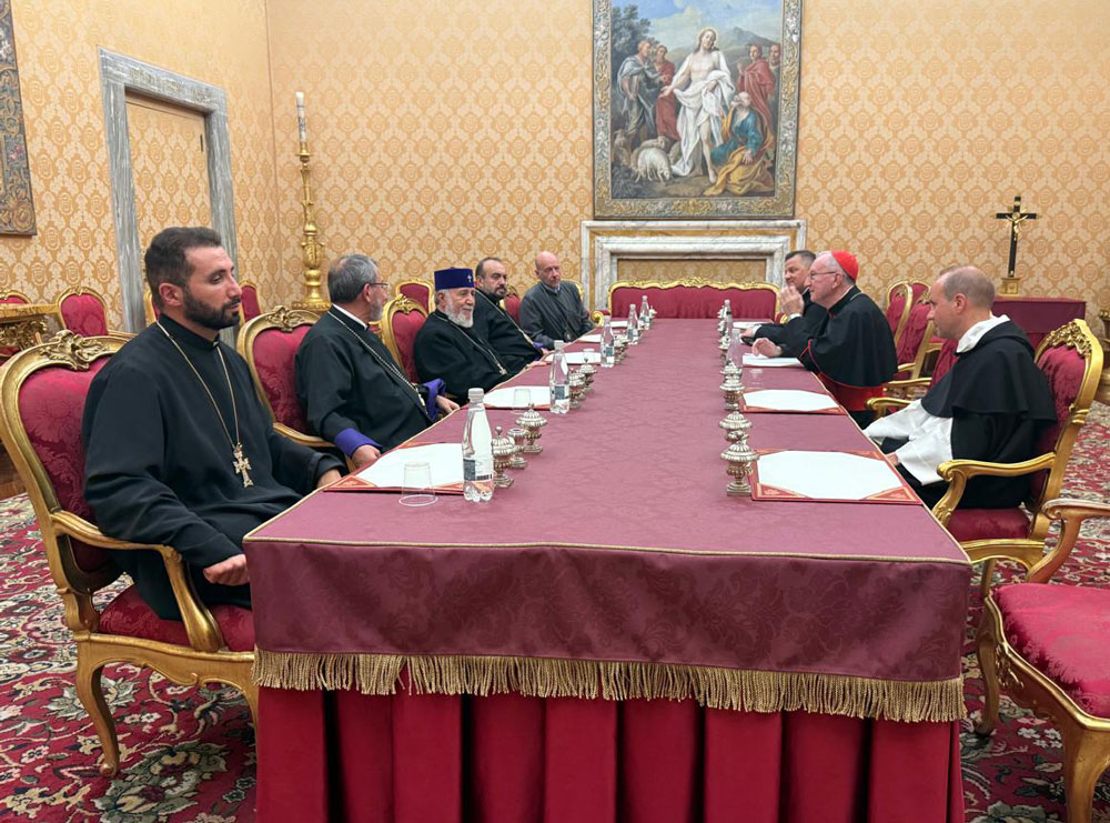 Վեհափառ Հայրապետի եւ կարտինալ Փարոլինի զրոյցը